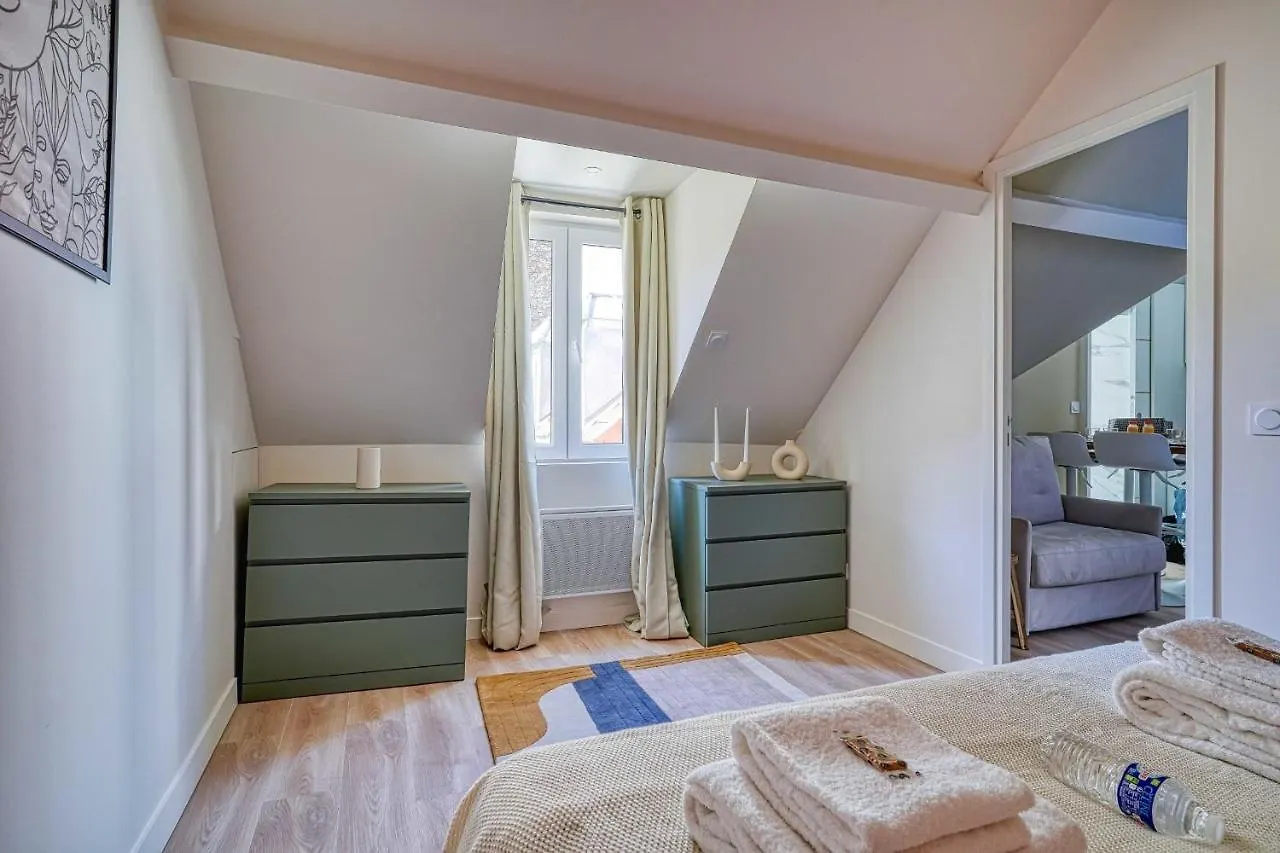 Beautiful Apartment For 4 People In The Heart Of Le Marais Paris